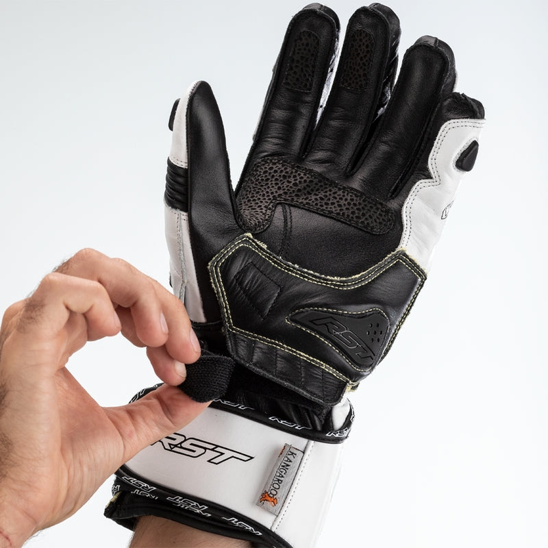 
Built with Aramide - TracTech Evo 4 glove combines the best of previous TracTech gloves with more features for a superb fit, comfort and protection.

Made with both full-grain cowhide and kangaroo leather, the glove features a CE Level 1 Carbon Knuckle Protector for impact protection. Aramide Fibre on the palm stitching and underlay, along with double layer kangaroo leather and an RST palm slider protect the palm in the event of a high speed slide, while the double wrist and cuff closure offe