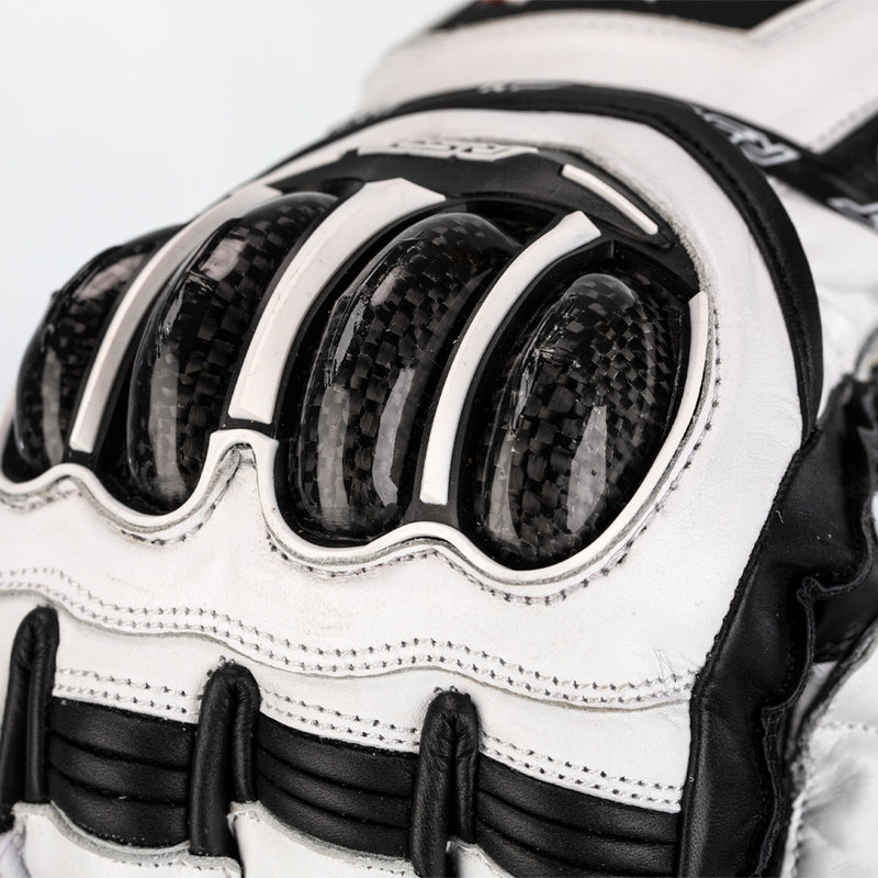 
Built with Aramide - TracTech Evo 4 glove combines the best of previous TracTech gloves with more features for a superb fit, comfort and protection.

Made with both full-grain cowhide and kangaroo leather, the glove features a CE Level 1 Carbon Knuckle Protector for impact protection. Aramide Fibre on the palm stitching and underlay, along with double layer kangaroo leather and an RST palm slider protect the palm in the event of a high speed slide, while the double wrist and cuff closure offe