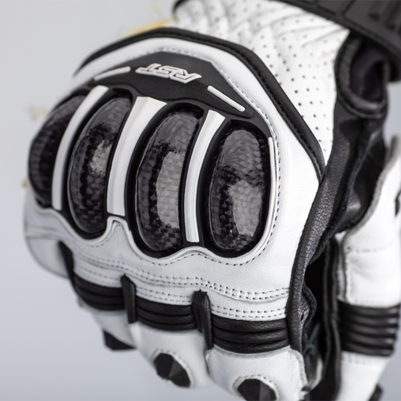        Built with Aramide™- the TracTech Evo 4 short glove combines all the key features of the longer glove into a shorter version to offer superb fit, comfort and protection - CE Certified to 2 KP.  Made with both full-grain cowhide and kangaroo leather, the glove features a CE Level 1 Carbon Knuckle Protector for impact protection. DuPont™ Aramide Fibre on the palm stitching and underlay, along with double layer kangaroo leather and an RST palm slider protect the palm in the event of a high s