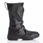 
This boot has been redesigned from the ground up, taking the best features from the previous Adventure boot to develop a boot perfect for adventure riding. 
With a large twin buckle closure system, the Adventure-X is easy to put on and take off, while remaining fastened in place with additional hook & loop fasteners. The system allows the boot to fit around a range of calf sizes for a secure, supportive and comfortable fit. A breathable SinAqua Pro membrane keeps the foot dry and fresh whethe