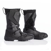 
This boot has been redesigned from the ground up, taking the best features from the previous Adventure boot to develop a boot perfect for adventure riding. 
With a large twin buckle closure system, the Adventure-X is easy to put on and take off, while remaining fastened in place with additional hook & loop fasteners. The system allows the boot to fit around a range of calf sizes for a secure, supportive and comfortable fit. A breathable SinAqua Pro membrane keeps the foot dry and fresh whethe