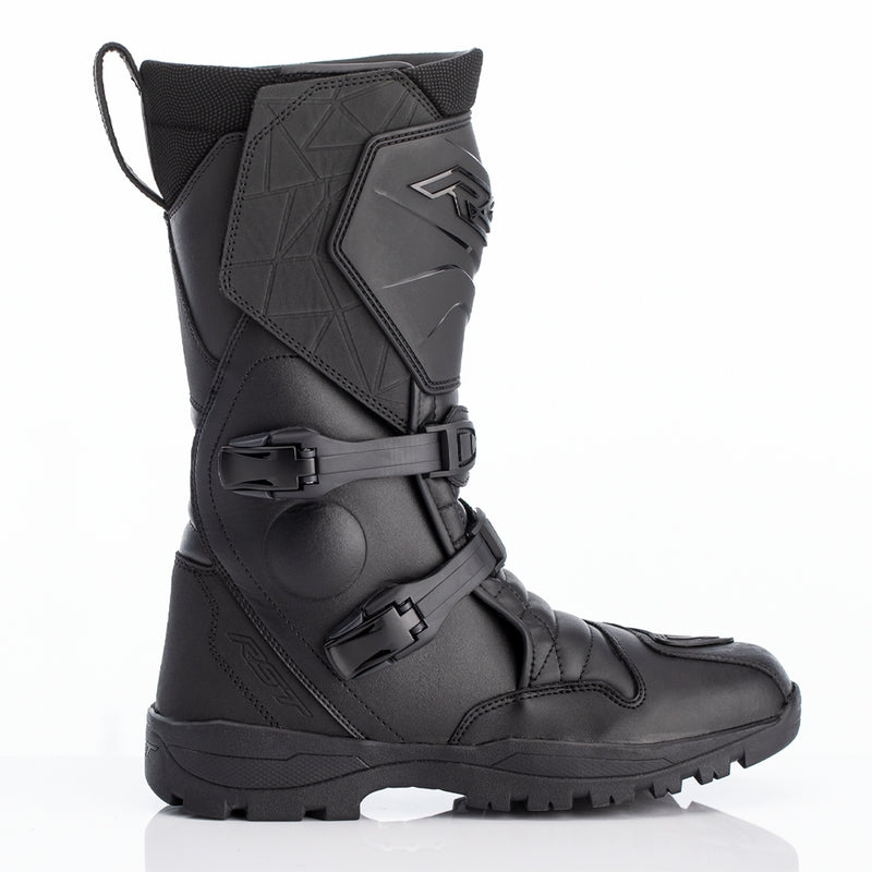 
This boot has been redesigned from the ground up, taking the best features from the previous Adventure boot to develop a boot perfect for adventure riding. 
With a large twin buckle closure system, the Adventure-X is easy to put on and take off, while remaining fastened in place with additional hook & loop fasteners. The system allows the boot to fit around a range of calf sizes for a secure, supportive and comfortable fit. A breathable SinAqua Pro membrane keeps the foot dry and fresh whethe