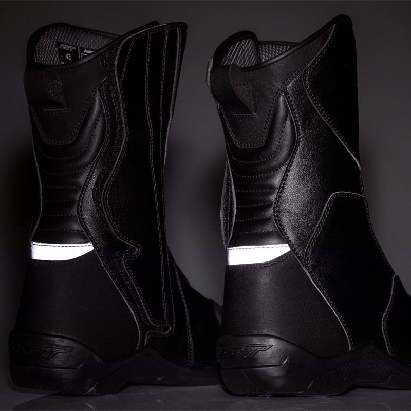 
This may be our entry level touring boot, but is still packed with features to keep your feet protected.   
Made from a microfibre construction, the boot features a SinAqua waterproof membrane for dryness and breathability. Added to this are the integrated shin, ankle and heel protection. The boot also features an integrated reinforced toe box and is CE certified as standard!" 
CE Certified: Yes 
Armour :  Heel Protection: Reinforced Cockpit Shin Protection: Integrated Ankle Protection: Int