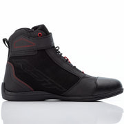 
This sneaker style boot has a flatter sole which is easier to walk around in. Made from heavy-duty microfibre and reinforced with a Ballistic fabric, the boot has integrated heel and ankle protection and a rubberised shift pad for enhanced comfort. 
For added security, the lace and hook & loop closure system also features a lace garage which tidily  secures the lace ends away, preventing the lace getting trapped around the bike. 
CE Certified : Yes 
Armour :  Heel Protection: Reinforced Coc
