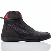 
This sneaker style boot has a flatter sole which is easier to walk around in. Made from heavy-duty microfibre and reinforced with a Ballistic fabric, the boot has integrated heel and ankle protection and a rubberised shift pad for enhanced comfort. 
For added security, the lace and hook & loop closure system also features a lace garage which tidily  secures the lace ends away, preventing the lace getting trapped around the bike. 
CE Certified : Yes 
Armour :  Heel Protection: Reinforced Coc