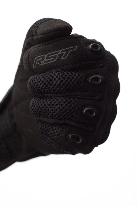 
Colección RST 2020
ProtecciónMarcado CE: Nivel 1 Protección en los nudillos: Poliuretano termoplástico (TPU)  FabricaciónMaterial exterior de base: Cuero Material secundario: Amara® Refuerzo: Palma con doble capa Dedos precurvados Sí Cierre del puño: Velcro ajustable Piel digital 