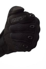 
Colección RST 2020
ProtecciónMarcado CE: Nivel 1 Protección en los nudillos: Poliuretano termoplástico (TPU)  FabricaciónMaterial exterior de base: Cuero Material secundario: Amara® Refuerzo: Palma con doble capa Dedos precurvados Sí Cierre del puño: Velcro ajustable Piel digital 