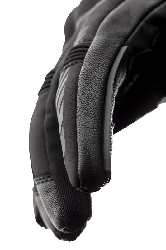 
Colección RST 2020
ProtecciónMarcado CE: Nivel 1 Protección en los nudillos: Poliuretano termoplástico (TPU)  FabricaciónMaterial exterior de base: Cuero Material secundario: Amara® Refuerzo: Palma con doble capa Dedos precurvados Sí Cierre del puño: Velcro ajustable Piel digital 