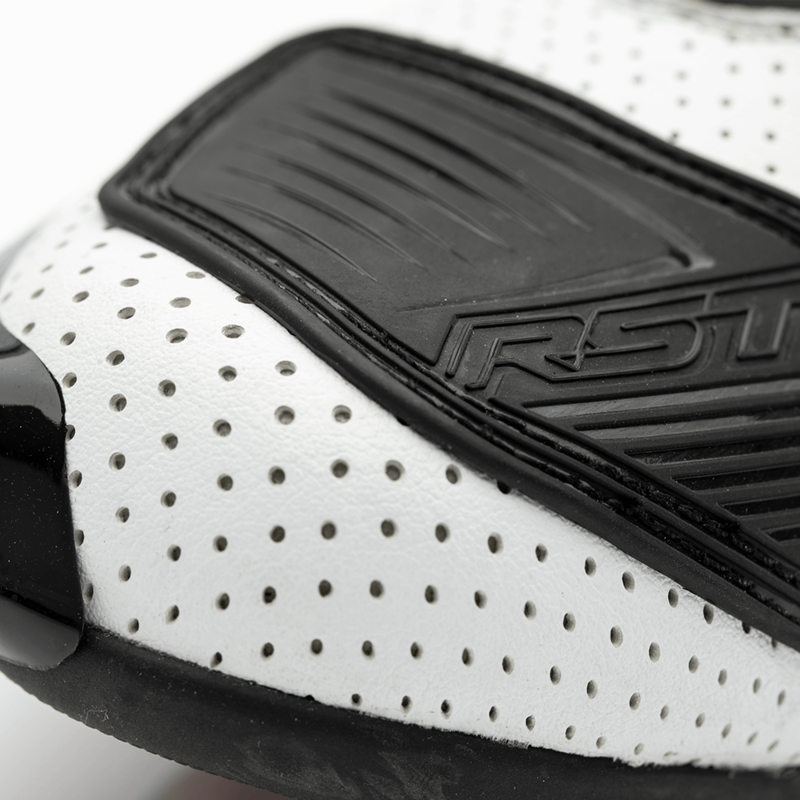 
The TracTech Evo III Short boot packs in all the same great features from the RST TracTech Evo III boot, in a shorter boot. The ankle is cut down particularly at the rear of the motorcycle boots, allowing for a free range of movement when changing gear on the bike and for unrestricted movement when walking around off the bike. It can be comfortably worn with RST textile or Reinforced jeans. The boot is CE Certified to Level 1/1/2/1 and comes with a moulded TPU heel and ankle protectors offerin
