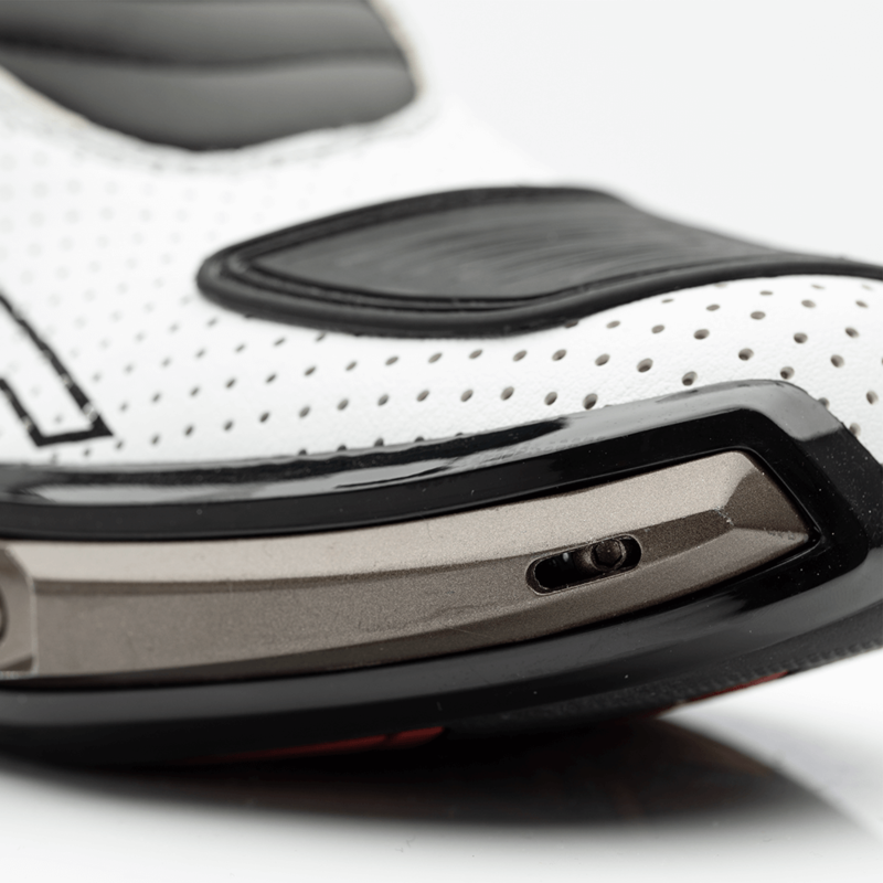 
The TracTech Evo III Short boot packs in all the same great features from the RST TracTech Evo III boot, in a shorter boot. The ankle is cut down particularly at the rear of the motorcycle boots, allowing for a free range of movement when changing gear on the bike and for unrestricted movement when walking around off the bike. It can be comfortably worn with RST textile or Reinforced jeans. The boot is CE Certified to Level 1/1/2/1 and comes with a moulded TPU heel and ankle protectors offerin