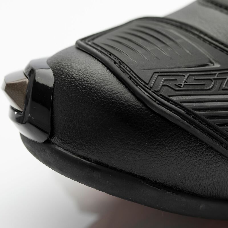 
Bota impermeable, de caña corta, Tractech Evo-3Protección:Protección en talón: Poliuretano termoplástico (TPU)Protección en tobillo: Poliuretano termoplástico (TPU)Fabricación:Material exterior de base: MicrotechForro impermeable: Forro fijo Sinaqua®Cierre: Cremallera y velcroAlmohadilla de cambio: SíDeslizadera de bota: Aleación de zincCambrillón: NailonPlantilla: Gel antibacteriano Suela: Suela racing, de doble densidad, antideslizanteDiseño:Puntera: Reforzada