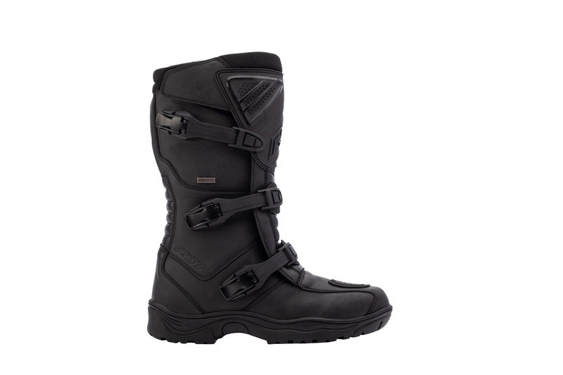 
A truly global boot. The Ambush really will get you anywhere in any condition, featuring a sympatex® membrane, three-buckle and Velcro closure system and a hard wearing sole, for any type of environment that you encounter when you ride around the world. The Ambush will be there to provide you with the protection and the comfort you need to ride all day. CE Rating: CE CertifiedArmourHeel Protection: IntegratedAnkle Protection: IntegratedShin Protection: TPUConstructionMain Outer Material: Micro
