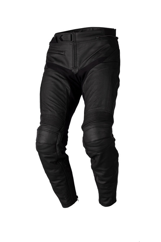
A great standalone jean, versatile in its ability to be paired with any RST leather or textile jacket. A basic yet well cut jean makes the Tour1 a fantastic addition to your motorcycle apparel collection. CE Rating: AAAArmourHip Armour: CE Level 2Knee Armour: CE Level 1ConstructionMain Outer Material: LeatherStretch Material: 4 Way Woven Stretch Panels with Motion Panels Inner Lining: MeshZips: MAX ZipsThread: Bonded Nylon Ventilation: Panel in Panel Perforated LeatherReinforcement: Double lea