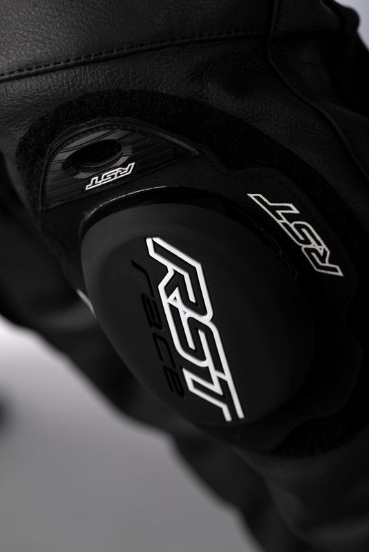 
The perfect addition to the S1 Jacket. Equipped with removable knee sliders and a 360 degree connecting zip and available in different leg lengths, combine the two for use on the road or the track. CE Rating: AAAArmourHip Armour: CE Level 2Knee Armour: CE Level 1ConstructionStretch: 4 Way Woven Stretch Panels with Motion PanelsStretch: 4 Way Woven Stretch Panels with Motion PanelsInner Lining: MeshZips: MAX/SABThread: Bonded Nylon Reinforcement: Double Leather in Impact AreasVentilation: Panel