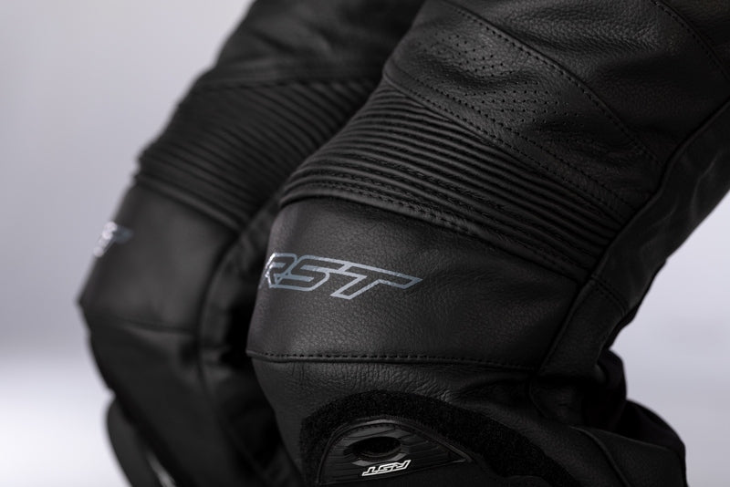 
The perfect addition to the S1 Jacket. Equipped with removable knee sliders and a 360 degree connecting zip and available in different leg lengths, combine the two for use on the road or the track. CE Rating: AAAArmourHip Armour: CE Level 2Knee Armour: CE Level 1ConstructionStretch: 4 Way Woven Stretch Panels with Motion PanelsStretch: 4 Way Woven Stretch Panels with Motion PanelsInner Lining: MeshZips: MAX/SABThread: Bonded Nylon Reinforcement: Double Leather in Impact AreasVentilation: Panel