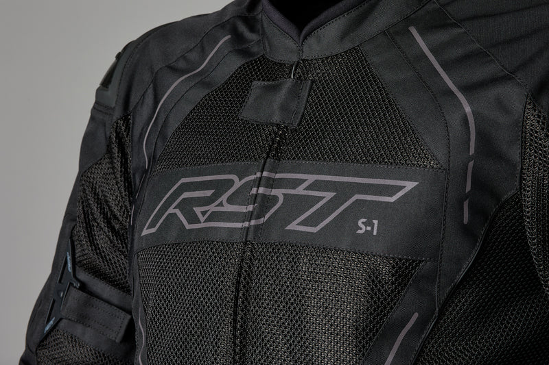 
Geared towards summer riding and based on the fantastic S1 Textile Jacket, using the same chassis, the jacket comes equipped with a mesh layer to allow air to flow around the body. Paired with a removable water-resistant lining on the inside increases the jacket’s practicality.

ARMOUR

CE Certification Rating: A
Back Protector: Pocket Only
Shoulder Armour: CE Level 1
Elbow Armour: CE Level 1


CONSTRUCTION

Main Outer Material: MaxTex
Secondary Material: K540 Mesh
Waterproof Lining: Removab