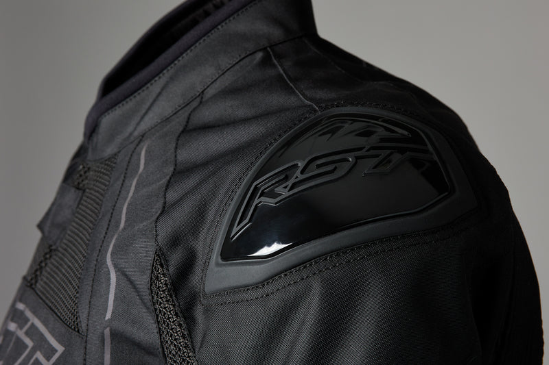 
Geared towards summer riding and based on the fantastic S1 Textile Jacket, using the same chassis, the jacket comes equipped with a mesh layer to allow air to flow around the body. Paired with a removable water-resistant lining on the inside increases the jacket’s practicality.

ARMOUR

CE Certification Rating: A
Back Protector: Pocket Only
Shoulder Armour: CE Level 1
Elbow Armour: CE Level 1


CONSTRUCTION

Main Outer Material: MaxTex
Secondary Material: K540 Mesh
Waterproof Lining: Removab