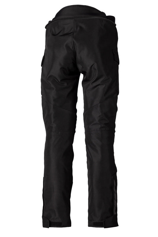 
The Alpha has all the basic features you need. Even in extreme conditions, you can stay visible, warm, and dry. Everything you expect from a textile garment. 
ARMOUR  CE Certification Rating: A Hip: Pocket only Knee: Level 1  
CONSTRUCTION  Outer: MaxTex Fixed mesh lining Fixed SinAqua membrane Removable midweight thermal lining  
FEATURES & BENEFITS  Waist and leg adjustment Reflective detail 4x outer pockets 360° connection zip  
FIT PROFILE  Adventure Touring 