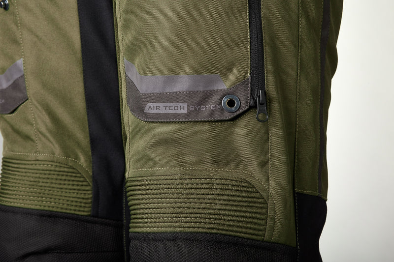 
Our Maverick Evo jean is the perfect companion for the RST Maverick Evo Jacket, versatile enough to take on anyweather condition with a removable and interchangable SinAqua waterproof membrane and quilted thermal linerand reflective print to enhance visibility in darker conditions.

ARMOUR

CE Certification Rating: AA
Elbow: Level 2
Shoulder: Level 2
Back: Level 1


CONSTRUCTION

Outer 1: MaxTex
Outer 2: Ballistic
Fixed mesh lining
Removable SinAqua lining
Removable lightweight thermal linin