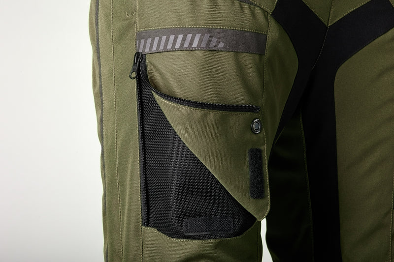 
Our Maverick Evo jean is the perfect companion for the RST Maverick Evo Jacket, versatile enough to take on anyweather condition with a removable and interchangable SinAqua waterproof membrane and quilted thermal linerand reflective print to enhance visibility in darker conditions.

ARMOUR

CE Certification Rating: AA
Elbow: Level 2
Shoulder: Level 2
Back: Level 1


CONSTRUCTION

Outer 1: MaxTex
Outer 2: Ballistic
Fixed mesh lining
Removable SinAqua lining
Removable lightweight thermal linin