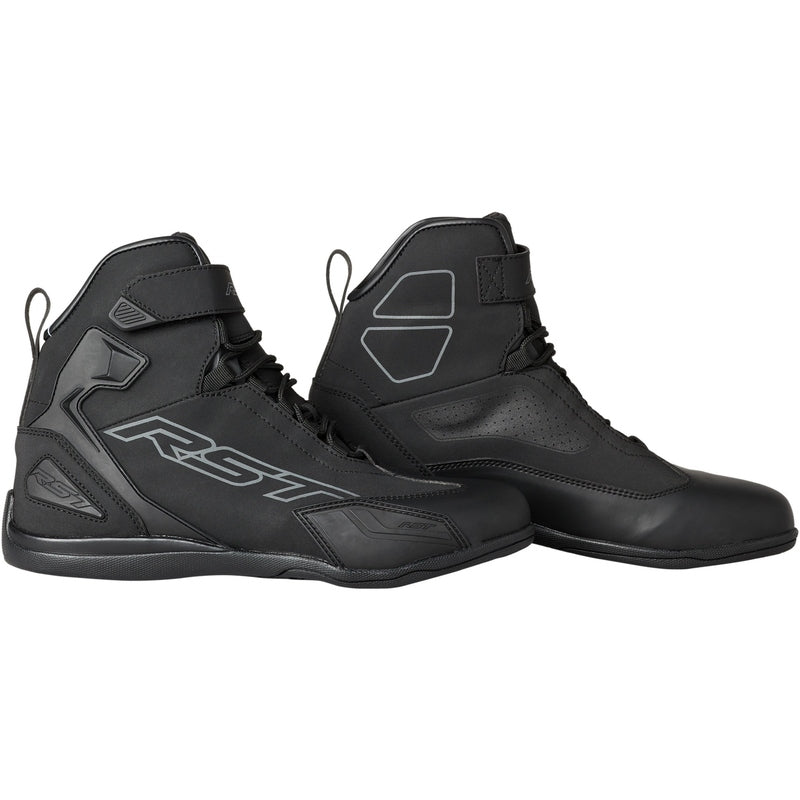 
An ultimate performer, the Sabre is a super aggressive kart style shoe. Low cut at the back, with ankle protection and a hybrid lace and Velcro closure. The Sabre offers fantastic protection and great levels of comfort on the bike. This new waterproof version of RST’s fantastic Sabre boot will keep you protected and dry.

ARMOUR

Integrated heel protection
Integrated ankle protection


MATERIAL

OUTER 1: Microfibre
OUTER 2: Perforated microfibre


LINING

LINING: Polyester


FEATURES

Lace