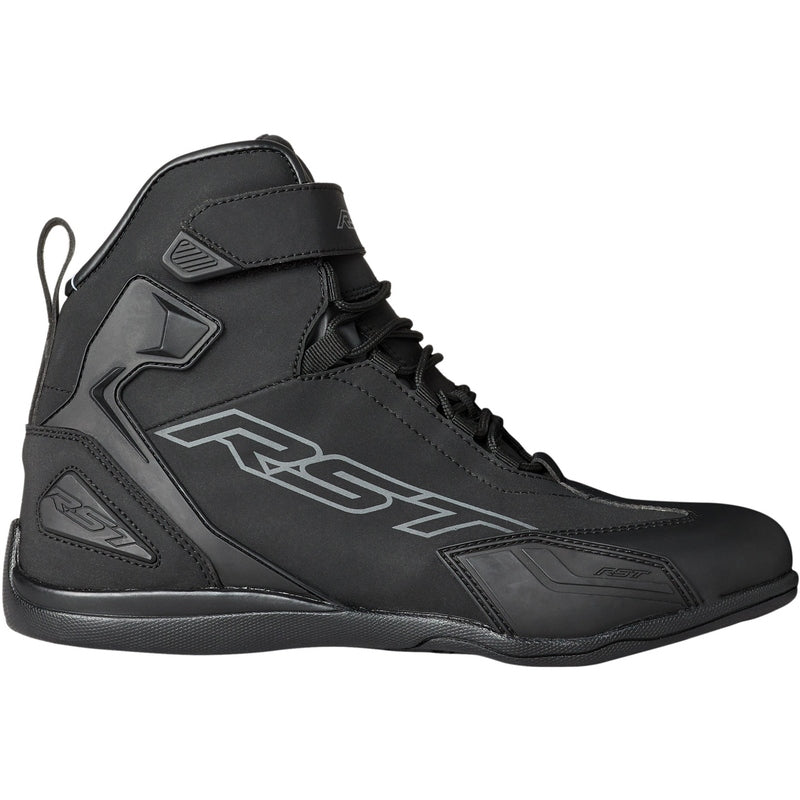 
An ultimate performer, the Sabre is a super aggressive kart style shoe. Low cut at the back, with ankle protection and a hybrid lace and Velcro closure. The Sabre offers fantastic protection and great levels of comfort on the bike. This new waterproof version of RST’s fantastic Sabre boot will keep you protected and dry.

ARMOUR

Integrated heel protection
Integrated ankle protection


MATERIAL

OUTER 1: Microfibre
OUTER 2: Perforated microfibre


LINING

LINING: Polyester


FEATURES

Lace