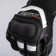 
The Urban Air 3 Mesh glove is CE Certified to Level 1 KP. Made from mesh with a polyester lining, this glove offers supreme ventilation. Protection comes in the form of TPU on the knuckle, TPR on the fingers and memory foam thumb and full grain double layer leather palm. This is further supported by the smart touch leather on the index finger, pre-curved fingers and a hook and loop strap closure - perfect for summer riding. 
CE Rating : 1 KP 
Armour  Knuckle Protection: TPU Thumb Protection: