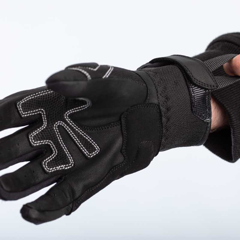 
The Urban Air 3 Mesh glove is CE Certified to Level 1 KP. Made from mesh with a polyester lining, this glove offers supreme ventilation. Protection comes in the form of TPU on the knuckle, TPR on the fingers and memory foam thumb and full grain double layer leather palm. This is further supported by the smart touch leather on the index finger, pre-curved fingers and a hook and loop strap closure - perfect for summer riding. 
CE Rating : 1 KP 
Armour  Knuckle Protection: TPU Thumb Protection: