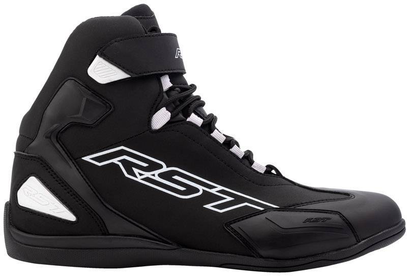 
An ultimate performer, the Sabre is a super-aggressive kart style shoe. Low cut at the back, with ankle protection and a hybrid lace and Velcro closure. The Sabre offers fantastic protection and great levels of comfort on the bike. CE Rating: CE CertifiedArmourHeel Protection: TPUAnkle Protection: TPUShin Protection: TPUConstructionMain Outer Material: MicrofibreVentilation: Perforated InnerClosure: Lace with GarageShift Pad: Yes OverlayShank: Polycarbonate Anti Twist MidsoleSole: UrbanFeature