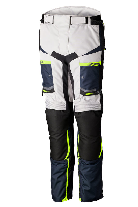 
Our Maverick Evo jean is the perfect companion for the RST Maverick Evo Jacket, versatile enough to take on anyweather condition with a removable and interchangable SinAqua waterproof membrane and quilted thermal linerand reflective print to enhance visibility in darker conditions.

ARMOUR

CE Certification Rating: AA
Elbow: Level 2
Shoulder: Level 2
Back: Level 1


CONSTRUCTION

Outer 1: MaxTex
Outer 2: Ballistic
Fixed mesh lining
Removable SinAqua lining
Removable lightweight thermal linin