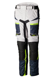 
Our Maverick Evo jean is the perfect companion for the RST Maverick Evo Jacket, versatile enough to take on anyweather condition with a removable and interchangable SinAqua waterproof membrane and quilted thermal linerand reflective print to enhance visibility in darker conditions.

ARMOUR

CE Certification Rating: AA
Elbow: Level 2
Shoulder: Level 2
Back: Level 1


CONSTRUCTION

Outer 1: MaxTex
Outer 2: Ballistic
Fixed mesh lining
Removable SinAqua lining
Removable lightweight thermal linin