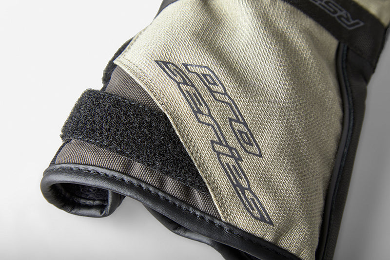 
The Ranger Jacket and Jean took adventure riding to a new level, and now we are introducing the Pro Series Ranger Glove to match. Using a blend of materials and protective features, including the RST palm slider and integrated TPU knuckle protector, the Ranger Glove will keep you riding in the toughest conditions.

ARMOUR

CE Certification Rating: Level 1 KP
Cordura covered TPU knuckle
TPR finger protection
TPR Palm slider


CONSTRUCTION

Outer 1: Cordura
Outer 2: Full grain leather
Outer 3: