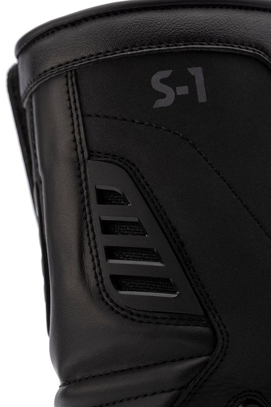 
The S-1 is a fantastic entry level sports boot, with removable plastic toe slider, 360 degree heel cockpit, shin, and ankle protectors this boot is a truly fantastic value sports boot. Suitable for any form of riding you encounter.

ARMOUR

CE Certification Rating: 2221
Heel TPU protection
Shin TPU protection
Ankle TPU protection 


FEATURES & BENEFITS

Twin rear exhaust vents
Hook and loop zip closure
Shift pad
Polycarbonate anti twist midsole
Toe slider
Dual density insole
Dual density out