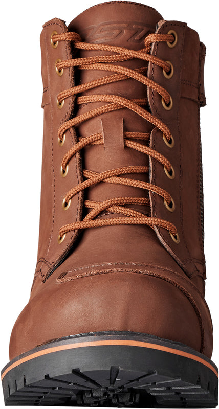 
The 3rd generation of the popular Roadster boot demonstrates the constant drive for improvements RST is famous for.

A visual update is combined with an improved nubuck leather outer, a side zip opening for easier entry, an upgraded sole and comfier insole. All these new developments to the Roadster Boot evidence a big step from the previous generation.

Available in both Classic Black and Brown colourways, combine the Roadster 3 Boot with a pair of RST riding jeans and classic leather jacke
